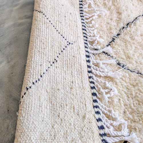 本日限定大幅値下！！モロッコから輸入【本物】ハンドメイドのベニワレンラグ-No8 モロッコ ラグ ベニワレンNo.8 ホワイト カーペット 絨毯