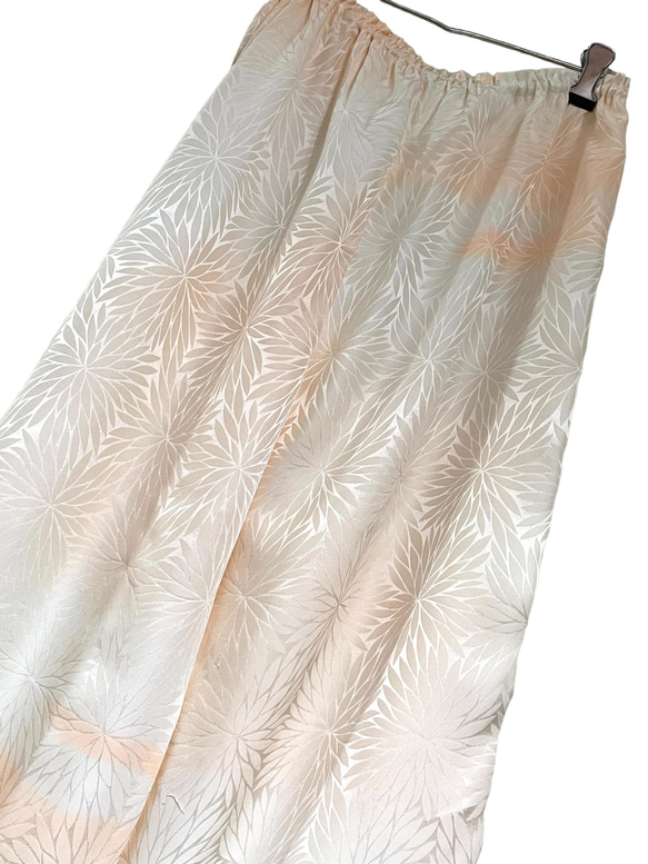 送料無料 着物 リメイク トロントロンやわらかシルク ペチパンツ 地模様 正絹 フリー 2枚目の画像