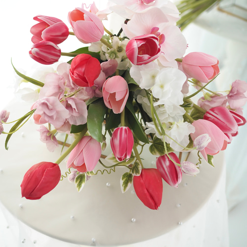 ご予約商品】胡蝶蘭とチューリップのクラッチブーケ ブーケ