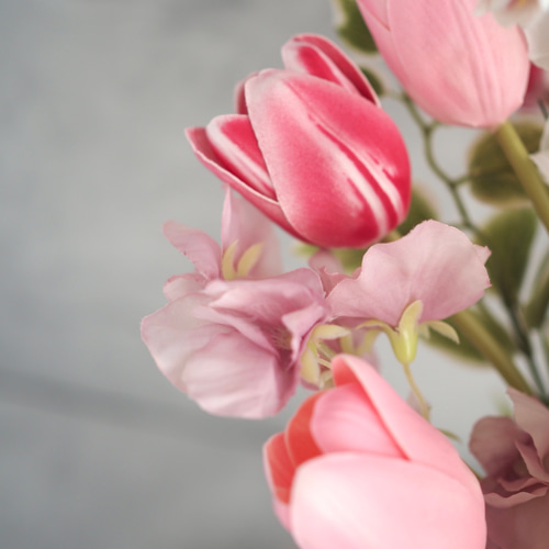 ご予約商品】胡蝶蘭とチューリップのクラッチブーケ ブーケ Stella