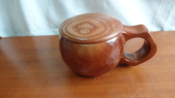 シュリ桜の一木彫りコーヒーカップ　ふた付き　 2枚目の画像