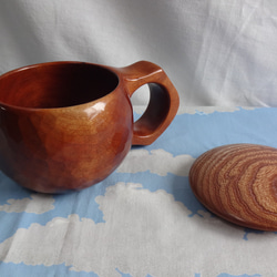 シュリ桜の一木彫りコーヒーカップ　ふた付き　 5枚目の画像