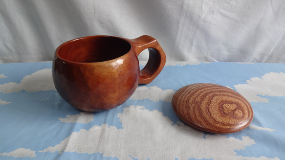 シュリ桜の一木彫りコーヒーカップ　ふた付き　 5枚目の画像