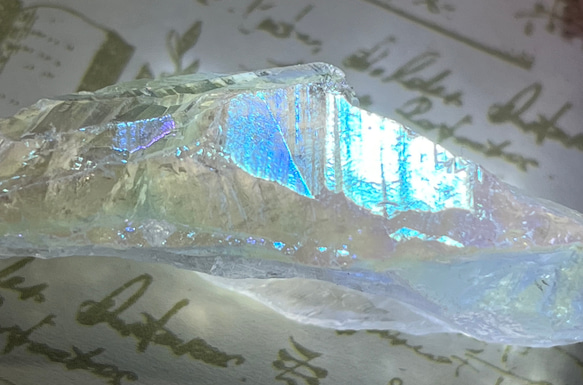 七色の夢໒꒱✨　ホワイト　オーラ　水晶　ラフストーン　原石 3枚目の画像