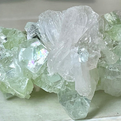 天使の水晶✨   レインボー　グリーンアポフィライト　原石　クラスター　魚眼石 2枚目の画像