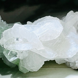 天使の水晶✨   レインボー　グリーンアポフィライト　原石　クラスター　魚眼石 9枚目の画像