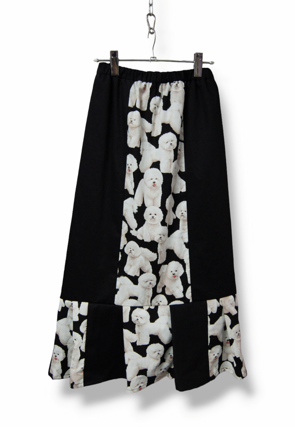 ビションフリーゼ　犬柄×ブラックミックス　裾プリーツスカート 1枚目の画像