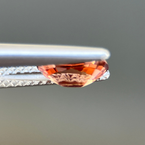 天然石ジルコンルース　Natural Zircon  1.4 ct 3枚目の画像