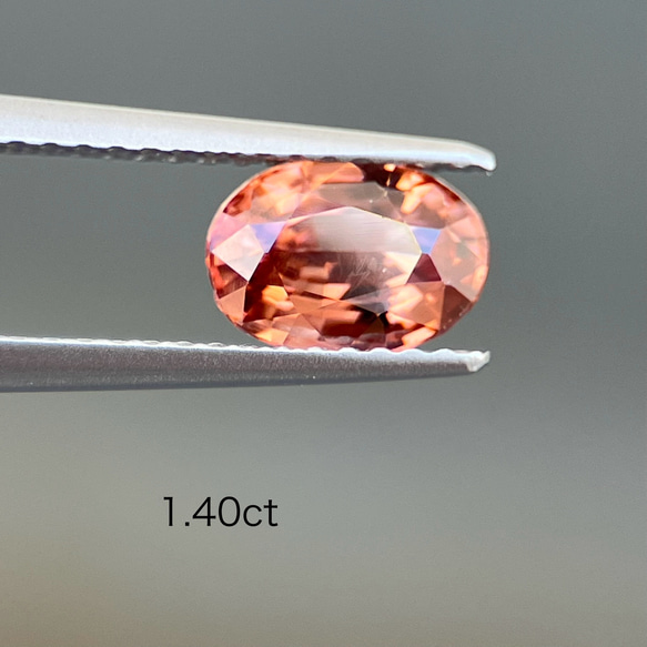 天然石ジルコンルース　Natural Zircon  1.4 ct 1枚目の画像