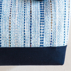 混合花呢手工編織布料水桶托特包（天藍色） 第4張的照片