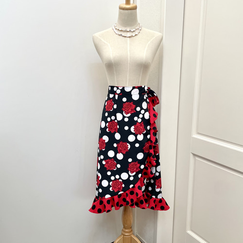 フラメンコ衣装巻きスカート 白黒ドット×バラ フレアスカート duende