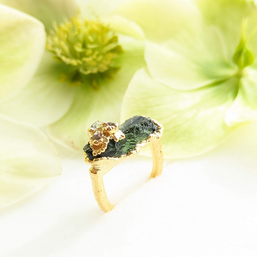 モルダバイト原石 リング 指輪・リング アトリエ アイファ 通販