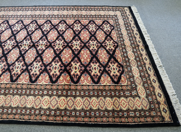 190×121cm【パキスタン手織り絨毯】トライバルラグ 9枚目の画像
