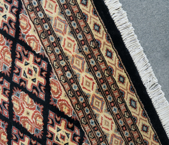 190×121cm【パキスタン手織り絨毯】トライバルラグ 8枚目の画像