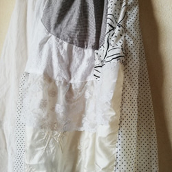 白・オフホワイト多めの、つぎはきロングスカート　透け感のある、ひらりギャザースカート　★ウエストフリー 7枚目の画像