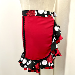 フラメンコ衣装　エプロン　赤黒×バラ 2枚目の画像