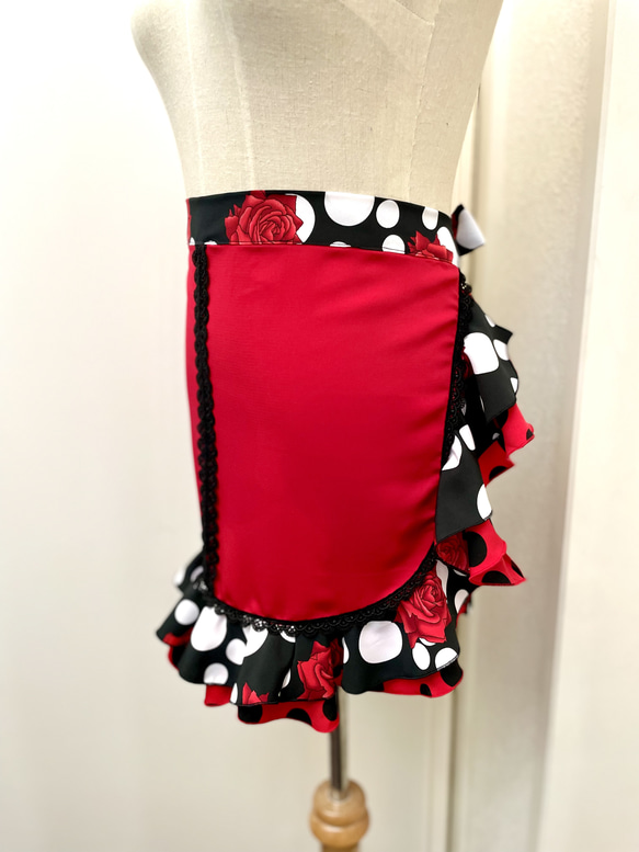フラメンコ衣装　エプロン　赤黒×バラ 2枚目の画像