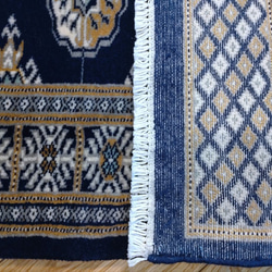 目玉品：新規入荷】パキスタン絨毯 ハイクオリティ マット大　126x78cm　ボハラデザイン　ネイビー 10枚目の画像