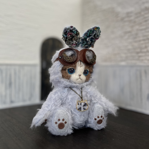 うさぎの着ぐるみを着たごーぐるにゃんこ(シルバーブルー) テディベア