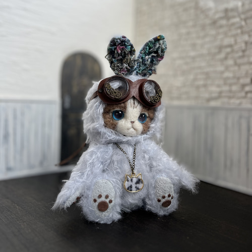 うさぎの着ぐるみを着たごーぐるにゃんこ(シルバーブルー) テディベア