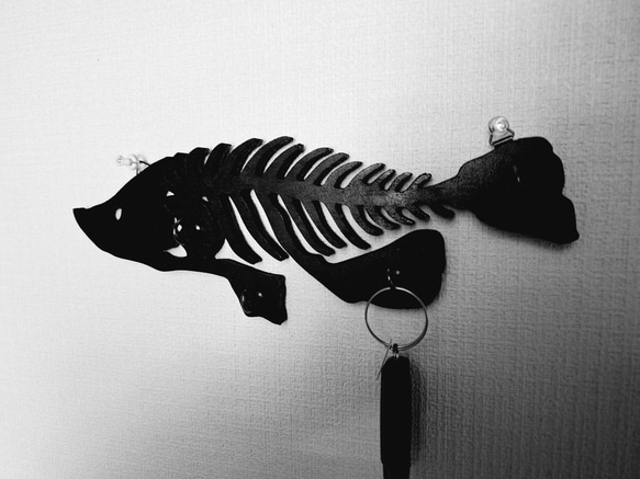 魚の骨壁掛けキーフック(木工アート) 3枚目の画像