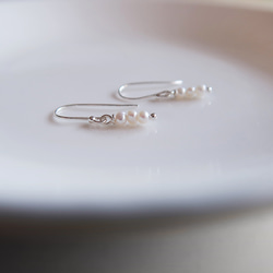 925純銀 小巧 珍珠丸子 淡水珍珠 耳針 耳環 一對 免費送禮包裝 第2張的照片