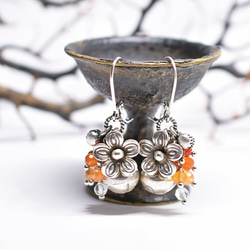 鐘和花凱倫銀、重紅玉髓、石英、印度銀鐘形耳環 第1張的照片