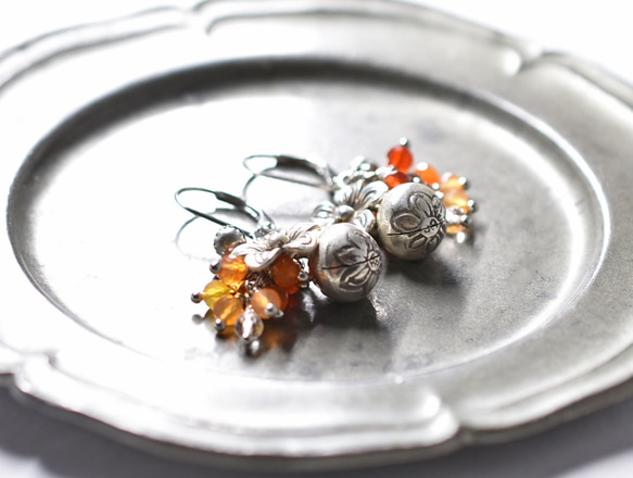 鐘和花凱倫銀、重紅玉髓、石英、印度銀鐘形耳環 第3張的照片