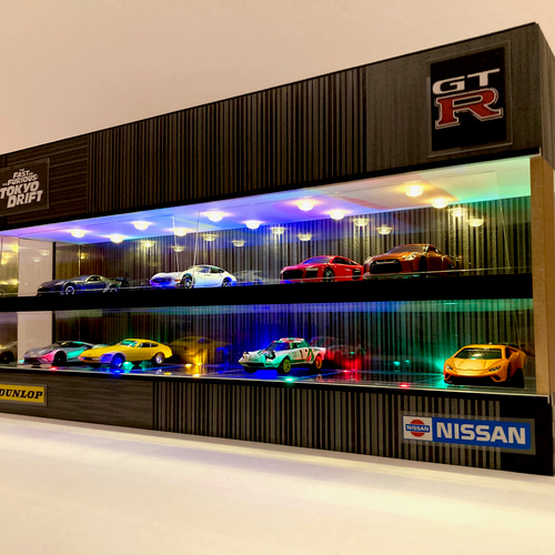 1/64展示20台可・2層ストライプBK・ディスプレーBOX / LED20灯
