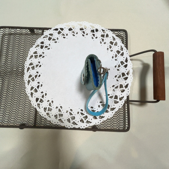 レザー　本革　ストラップ付きコインケース　水色　青　パステルカラー 3枚目の画像