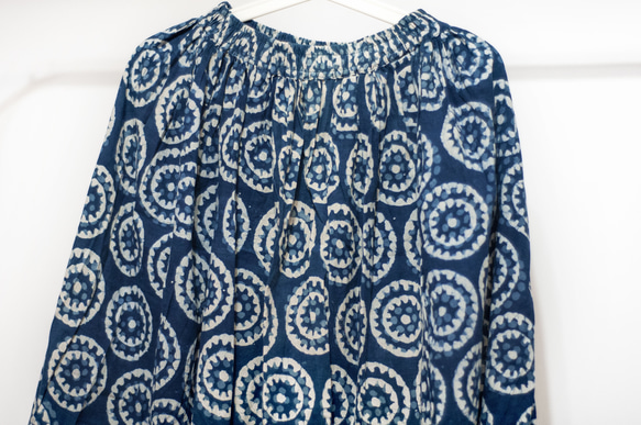 藍染め 草木染め 木版プリント コットンスカート インド綿パッチワークスカート 木版プリント ロングスカート - ラウンドフラワ 2枚目の画像