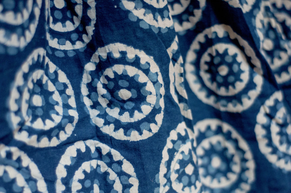 藍染め 草木染め 木版プリント コットンスカート インド綿パッチワークスカート 木版プリント ロングスカート - ラウンドフラワ 7枚目の画像