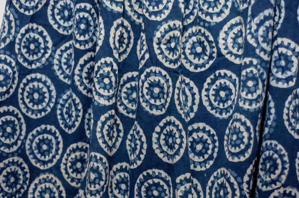 藍染め 草木染め 木版プリント コットンスカート インド綿パッチワークスカート 木版プリント ロングスカート - ラウンドフラワ 3枚目の画像