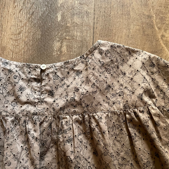 【綿レースブラウス】エアリーなクロップド丈⭐︎ギャザーの入ったTシャツブラウス 7枚目の画像