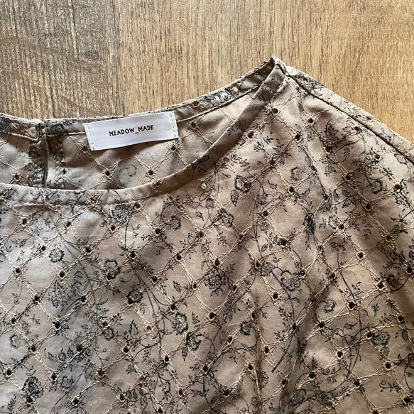 【綿レースブラウス】エアリーなクロップド丈⭐︎ギャザーの入ったTシャツブラウス 6枚目の画像