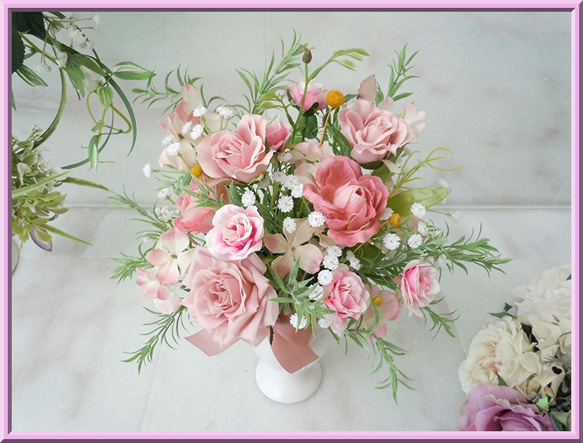 ◆ピンクローズの花瓶アレンジ*可愛いほんのりパステルピンク◆テーブルフラワー フラワーアレンジ 母の日 アートフラワー 2枚目の画像