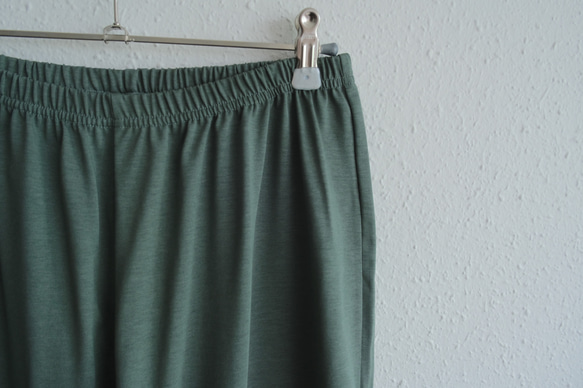 [限量庫存] yohaku Dubai 褲子 | 閃亮材質 卡其色 1 號 第2張的照片