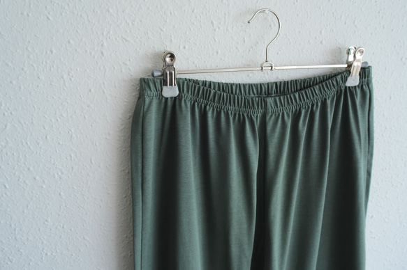 [限量庫存] yohaku Dubai 褲子 | 閃亮材質 卡其色 1 號 第3張的照片