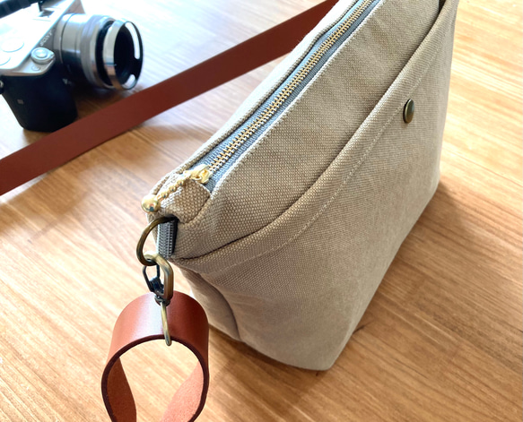 帆布富士金梅ベージュの2wayサコッシュL 2枚目の画像