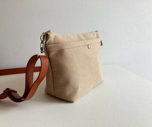 帆布富士金梅ベージュの2wayサコッシュL 1枚目の画像