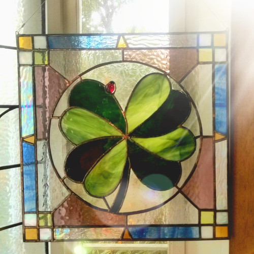 ステンドグラスよつばのクローバーのパネル(大サイズ)
