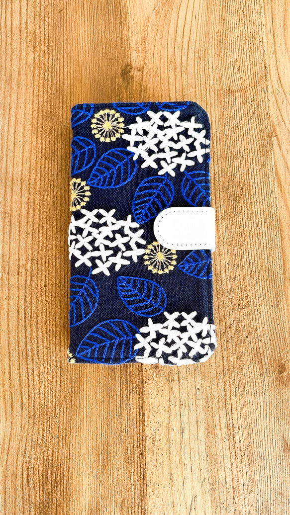 手帳型　ふっくら刺繍の白い紫陽花　アナベル　 iPhoneケース 5枚目の画像