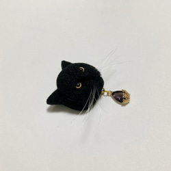 羊毛フェルト 猫ミニブローチ 黒猫 金眼 3枚目の画像
