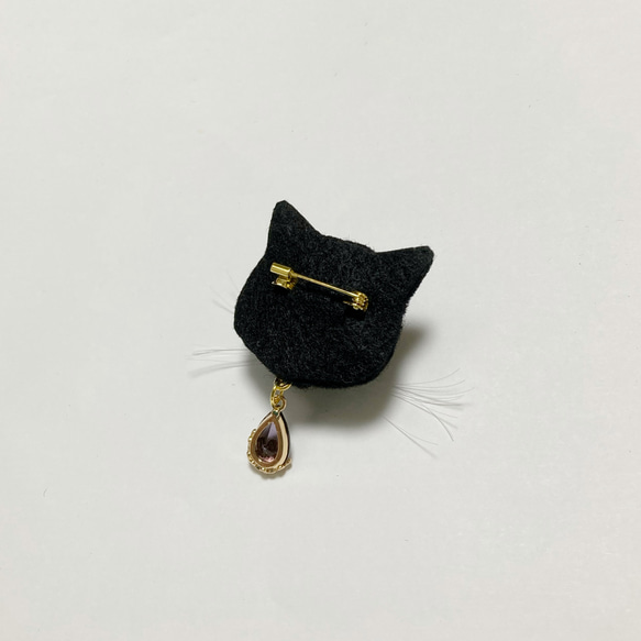 羊毛フェルト 猫ミニブローチ 黒猫 金眼 5枚目の画像