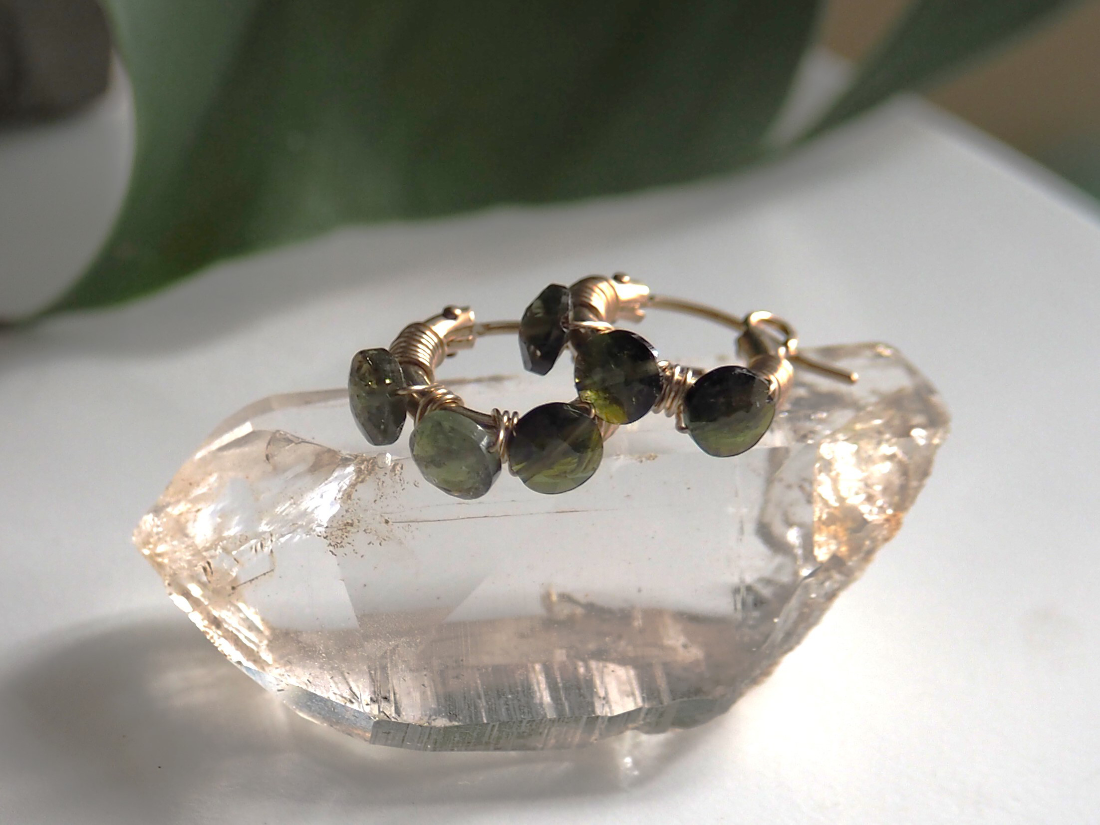 グリーントルマリンピアス　14kgf　カーキ　Tourmaline