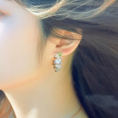 ふんわりシフォン　アイボリー　ガラスビーズフラワー　ピアス　イヤリング ふんわりシフォン アイボリー ガラスビーズフラワー ピアス イヤリング