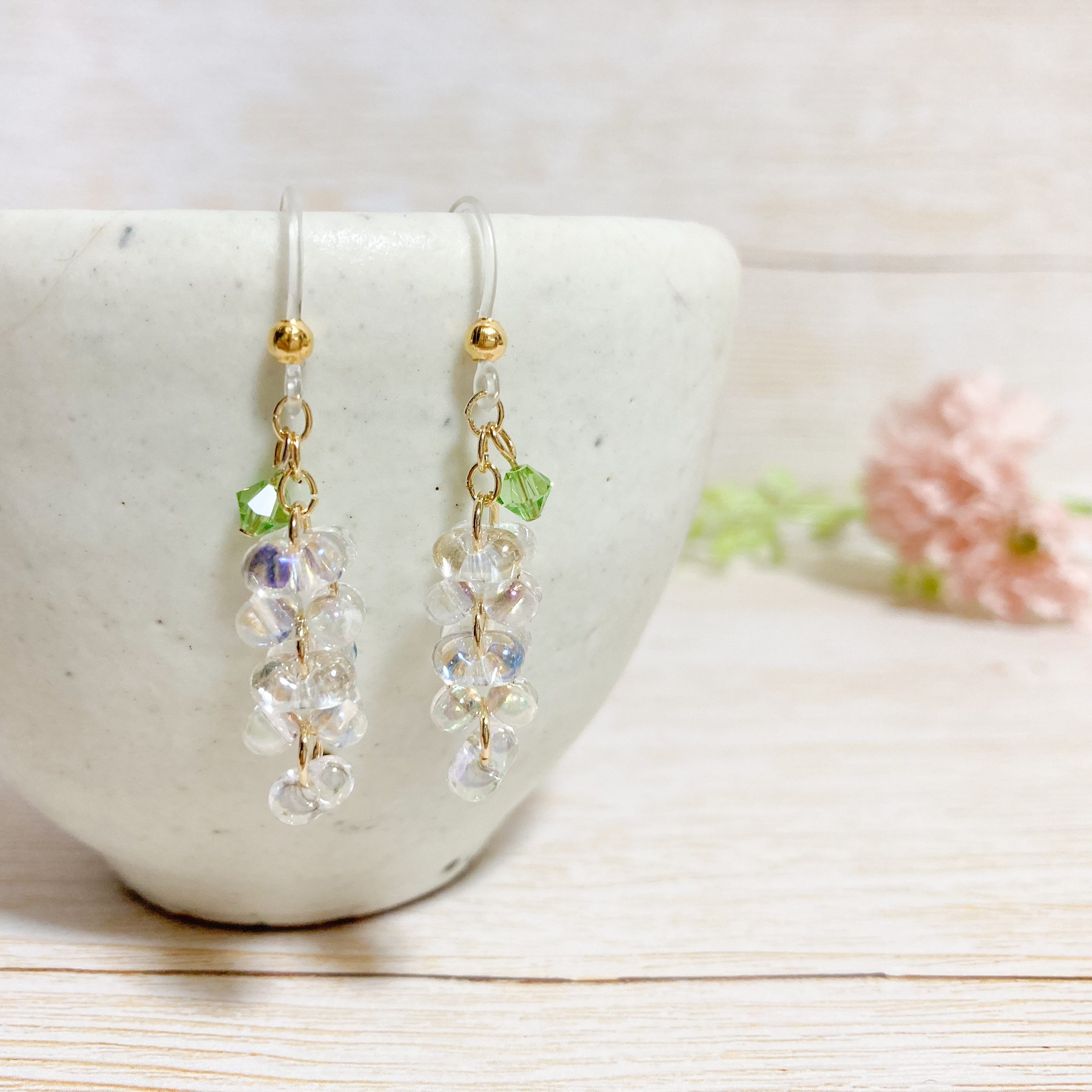 高品質♡秋色パープルワインカラーのガラスフラワーと華奢螺旋ピアス／イヤリング 高品質♡秋色パープルワインカラーのガラスフラワーと華奢螺旋