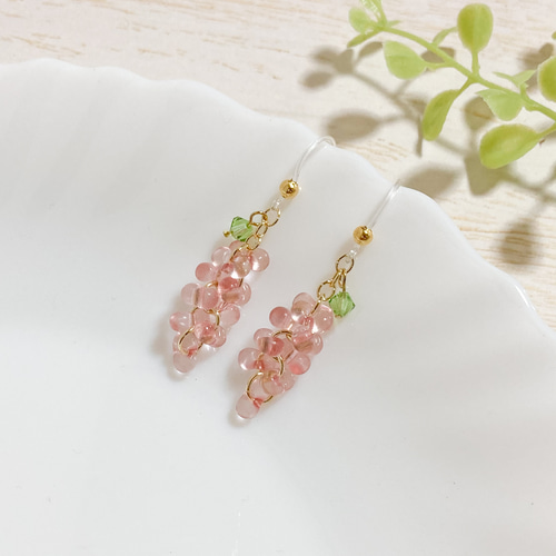 ♡可憐なガラスの藤の花ピアス／イヤリング♡チェコガラスビーズ 