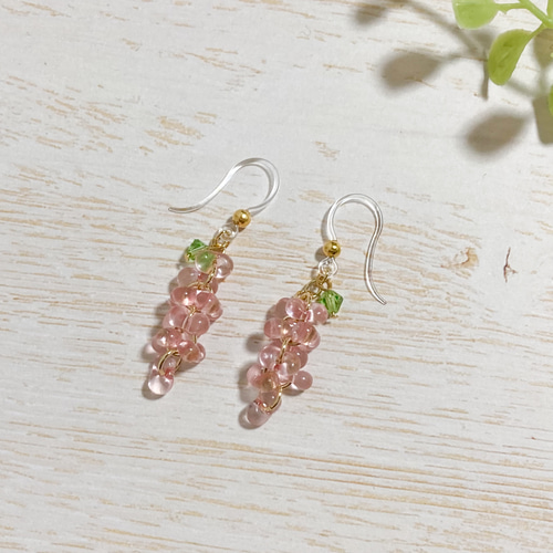 ♡可憐なガラスの藤の花ピアス／イヤリング♡チェコガラスビーズ