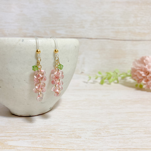 ♡可憐なガラスの藤の花ピアス／イヤリング♡チェコガラスビーズ